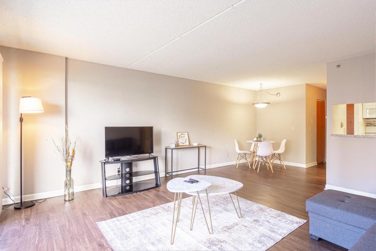 Modern Downtown Luxury - 2 Minutes To Stadiums & Venues Apartment